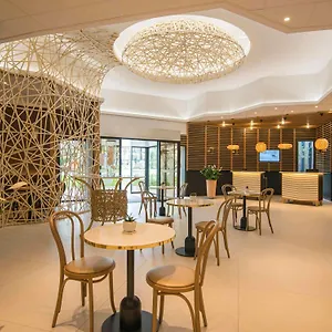 Novotel Arenas Aeroport Szálloda